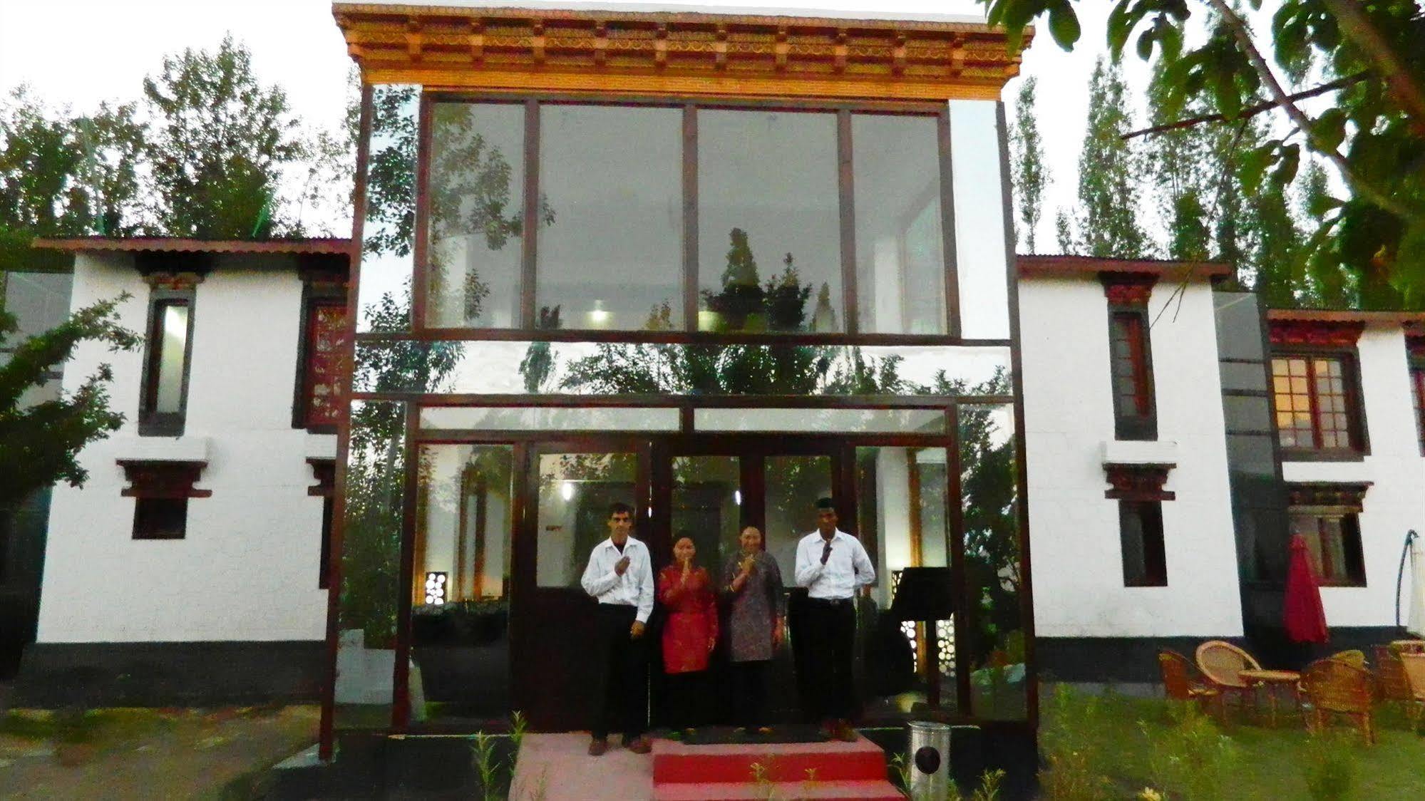 Hotel Thongsal Leh Buitenkant foto
